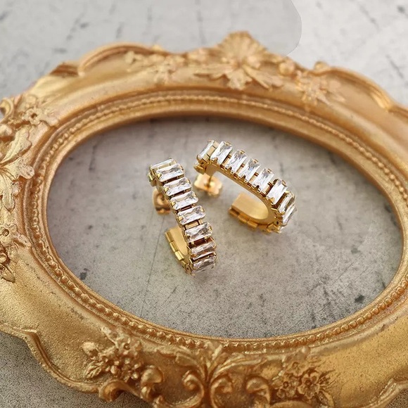 NEW💎18K Gold Plated Simulated Diamond Earrings*Baguette Earrings*Diamond Cut - Picture 6 of 6